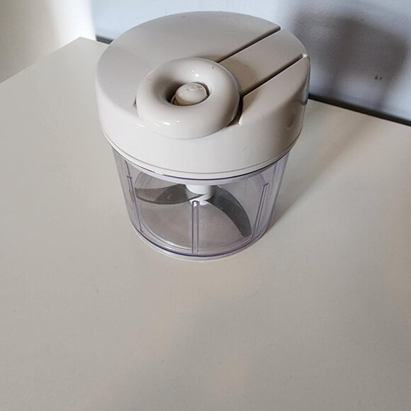 EUC Pampered Chef Manual Food Processor - Picture 3 of 8